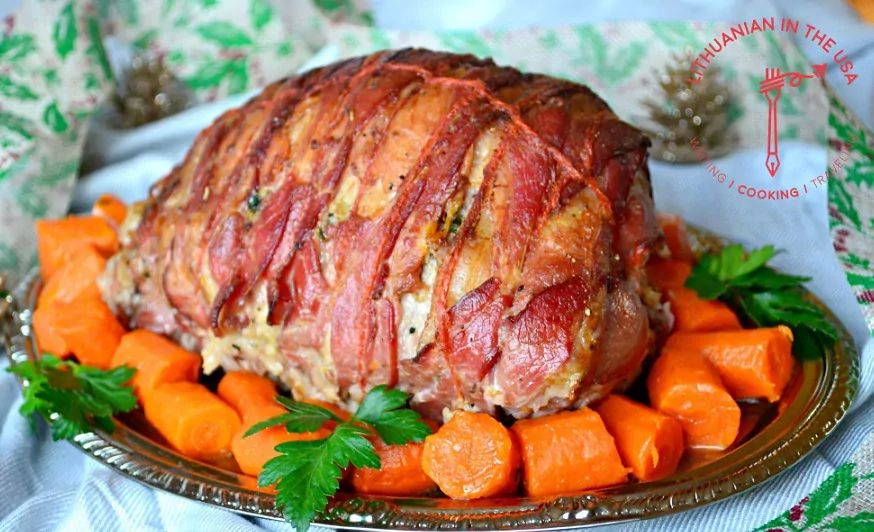 Kiaulienos kepsnys apvyniotas šonine