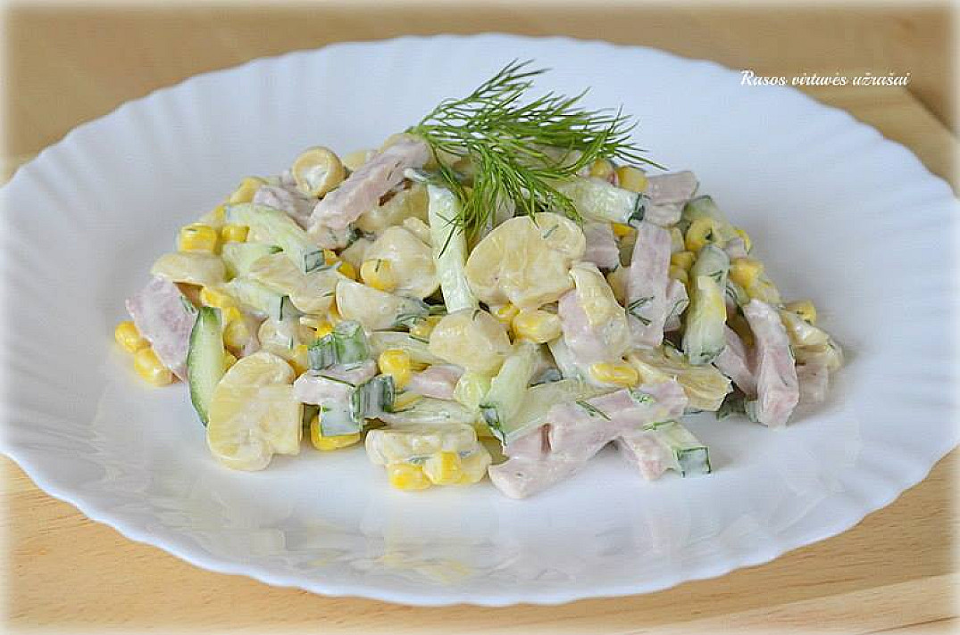 Салат с ветчиной и шампиньонами консервированными и кукурузой