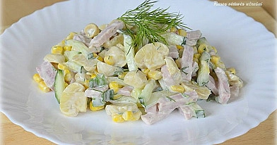 Салат с ветчиной и маринованными грибами с консервированной кукурузой