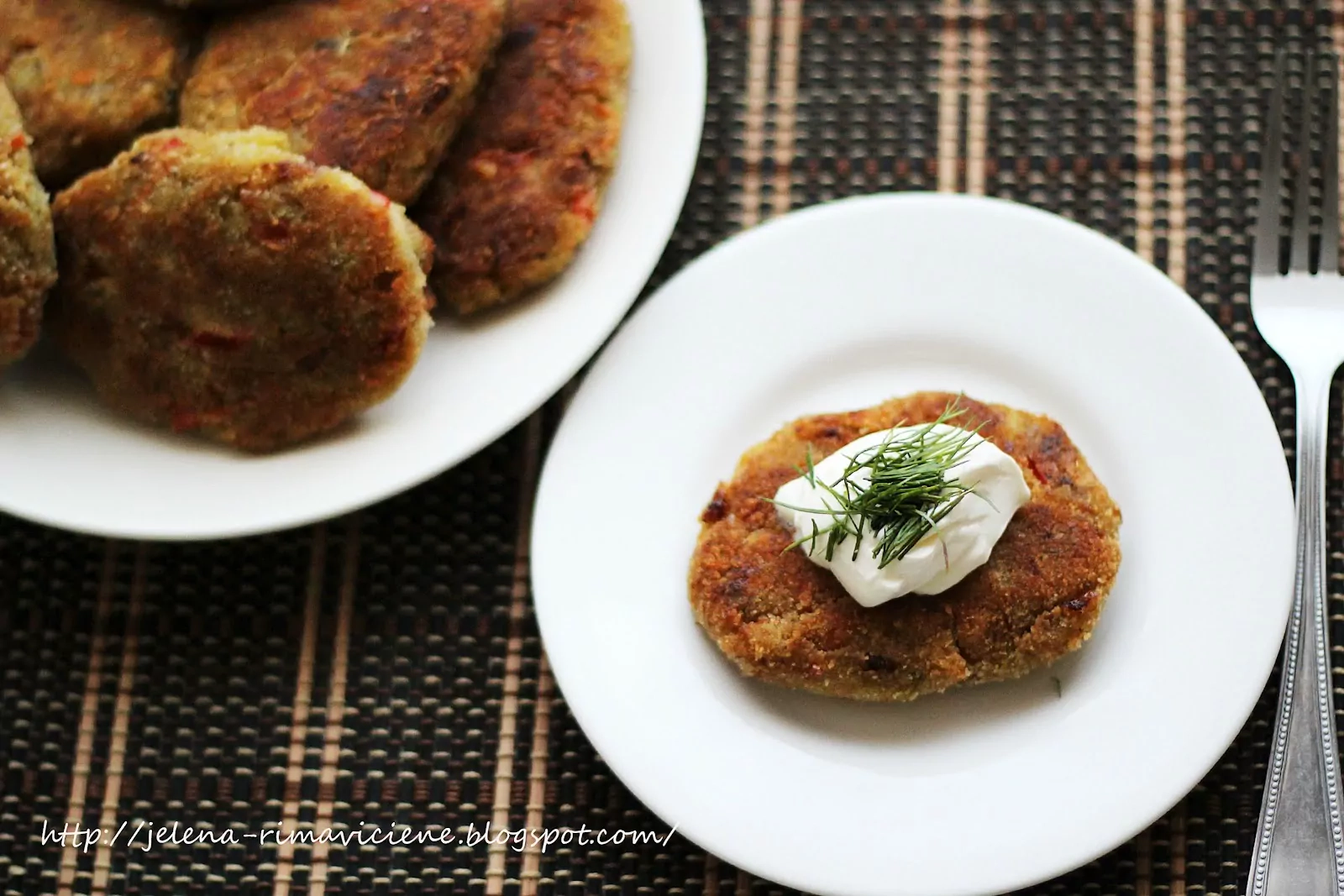 Aštrūs vegetariški daržovių kotletai iš kopūstų, paprikų ir morkų