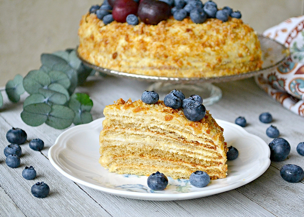 Traditional Lithuanian honey cake "Medutis"