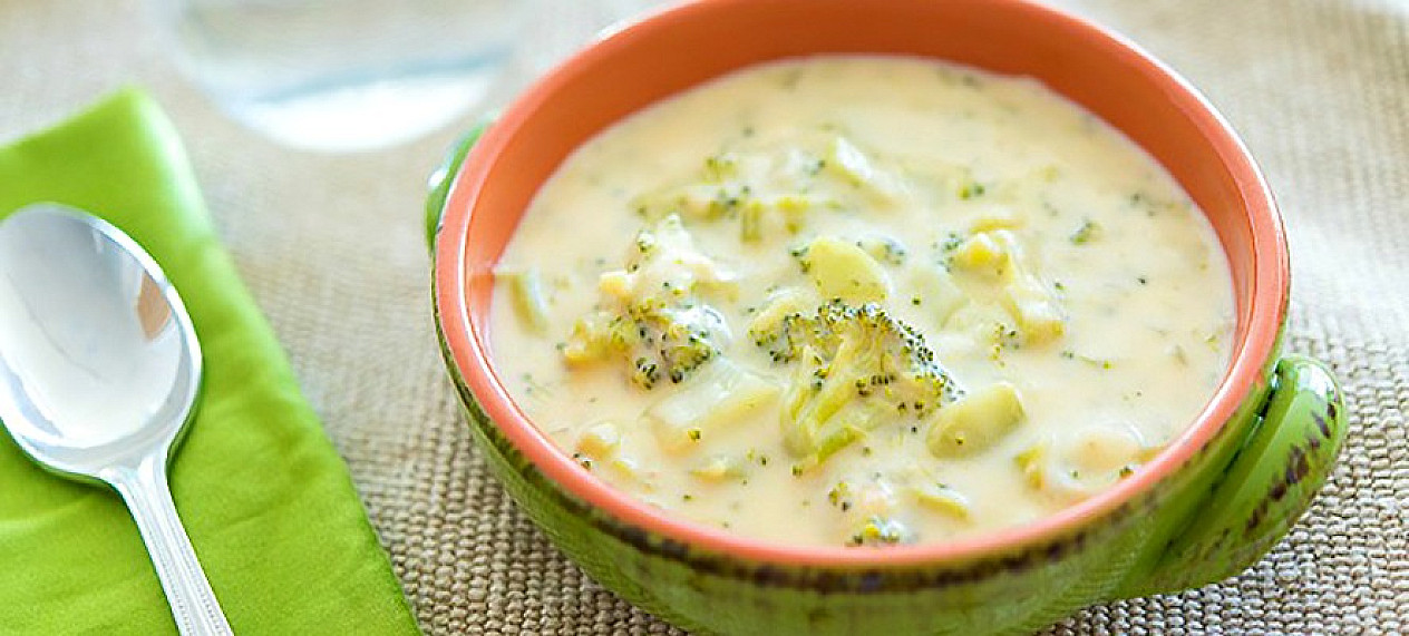 Trinta brokolių sriuba su grietinėle ir sūriu