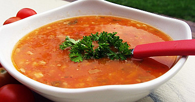 Pomidorinė sriuba su rudaisiais ryžiais