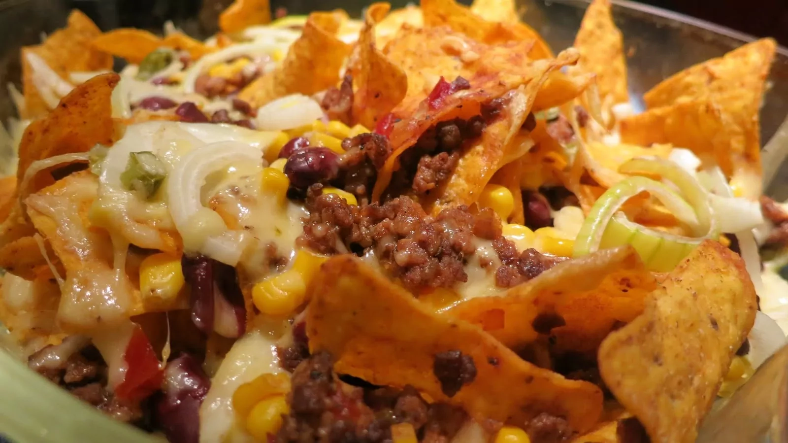 Užkepti nachos čipsai orkaitėje su faršu ir sūriu