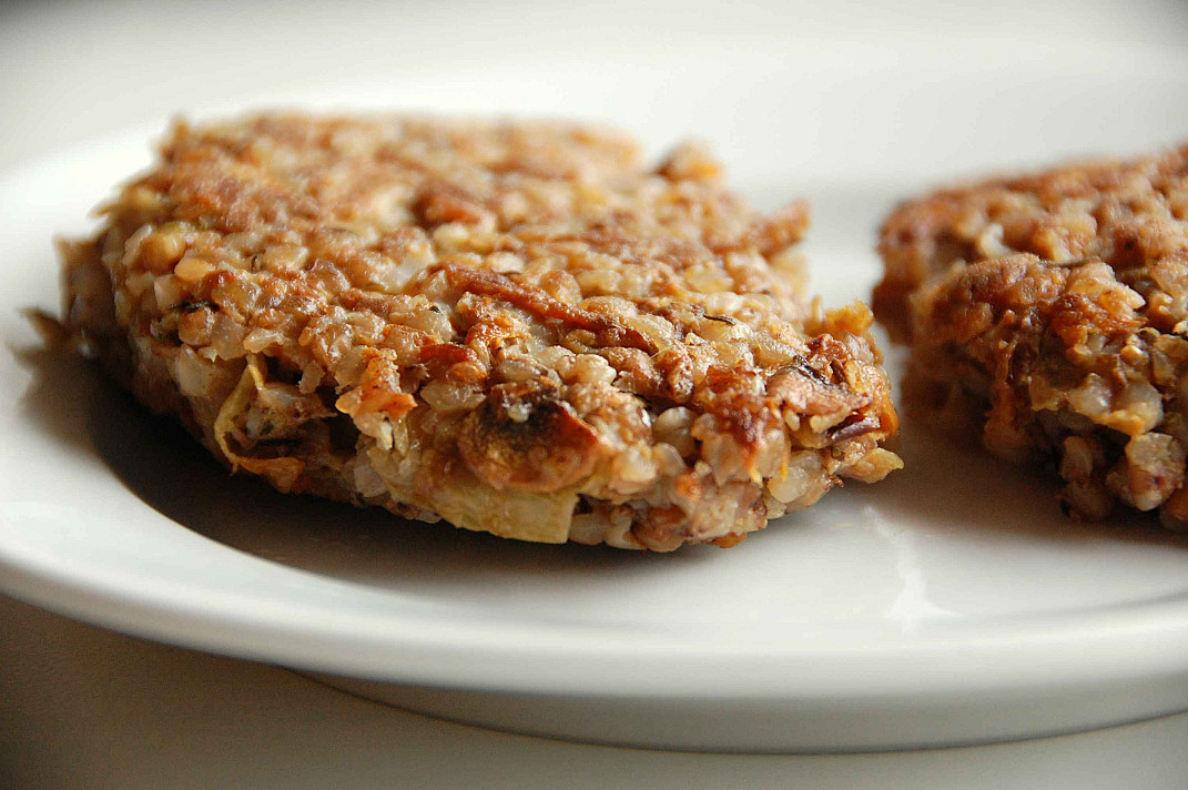 Pievagrybių kotletai su grikiais Receptai Patiekalai su nuotraukomis