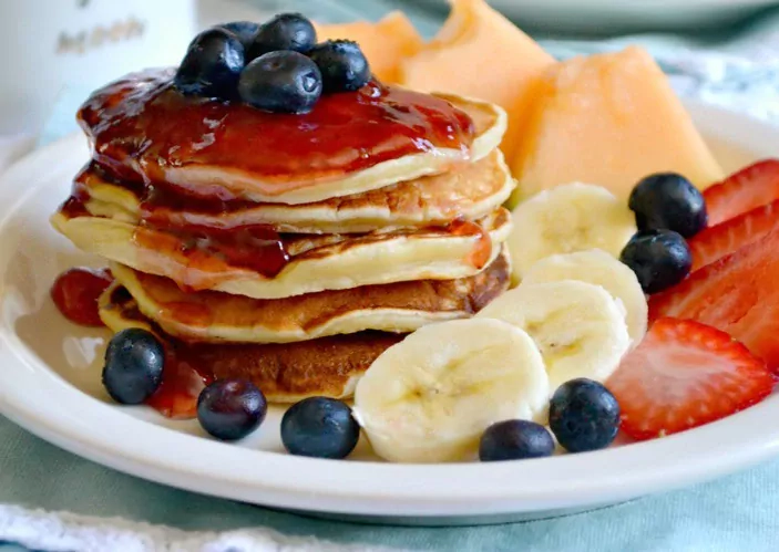 Blyneliai su bananais ir kefyru