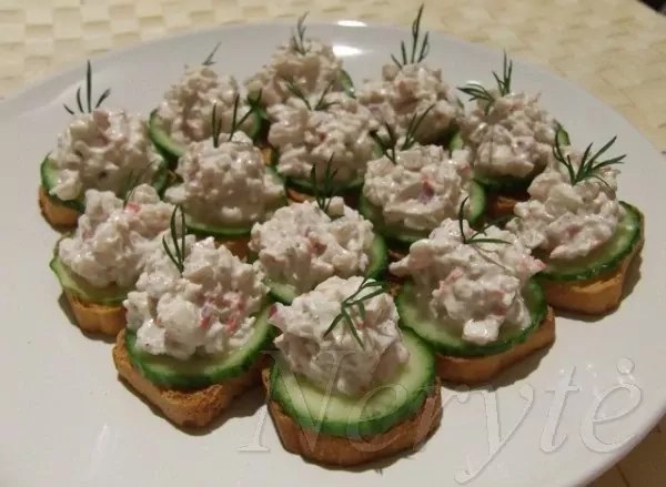 Canape’s su krabų lazdelėm