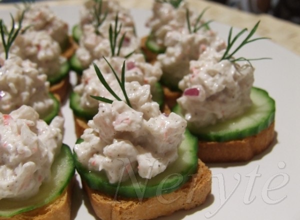 Canape’s su krabų lazdelėm