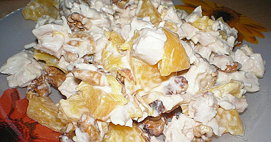 Куриный салат с грецкими орехами