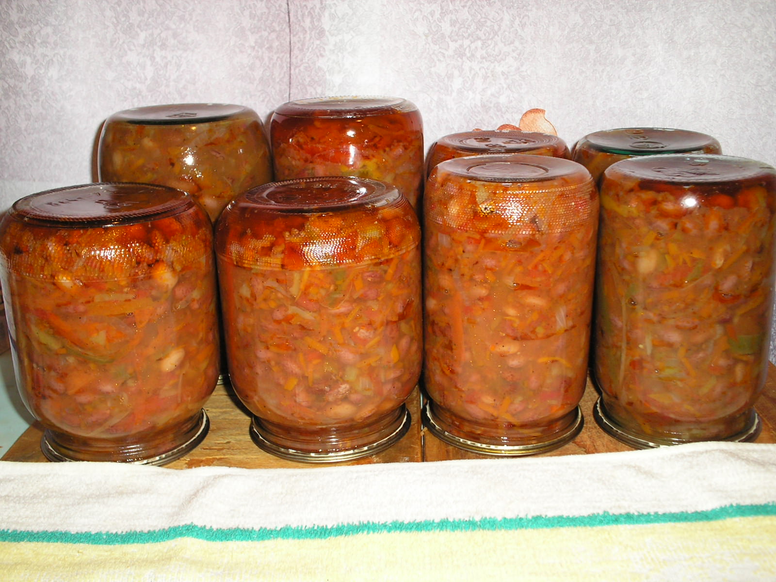 Šparaginių pupelių sriuba-mišrainė žiemai su daržovėmis ir pomidorų padažu