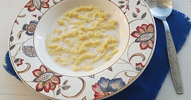 Kaimiška zacirka - pieniška leistinukų sriuba
