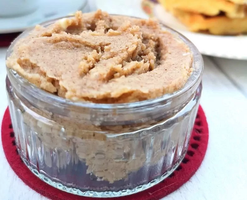 Medaus sviestas (tinka tiek su blynais, tiek ant duonos)