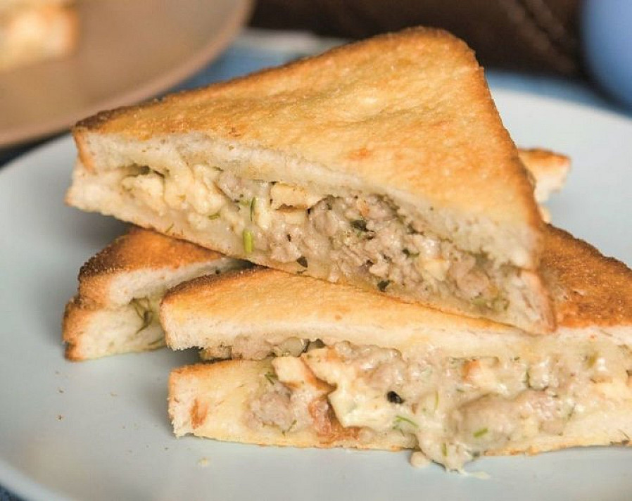 Karšti sumuštiniai su faršu ir sūriu kepti orkaitėje