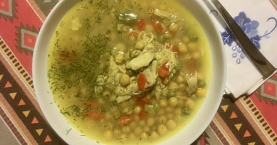 Avinžirnių sriuba su vištiena