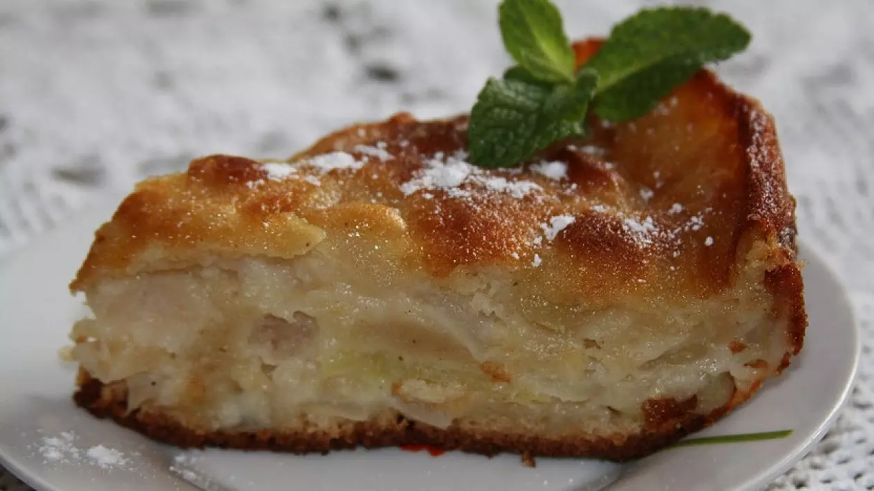 Paryžietiškas obuolių pyragas - atvėsimo dažniausiai nebesulaukia, nes suvalgomas dar šiltas