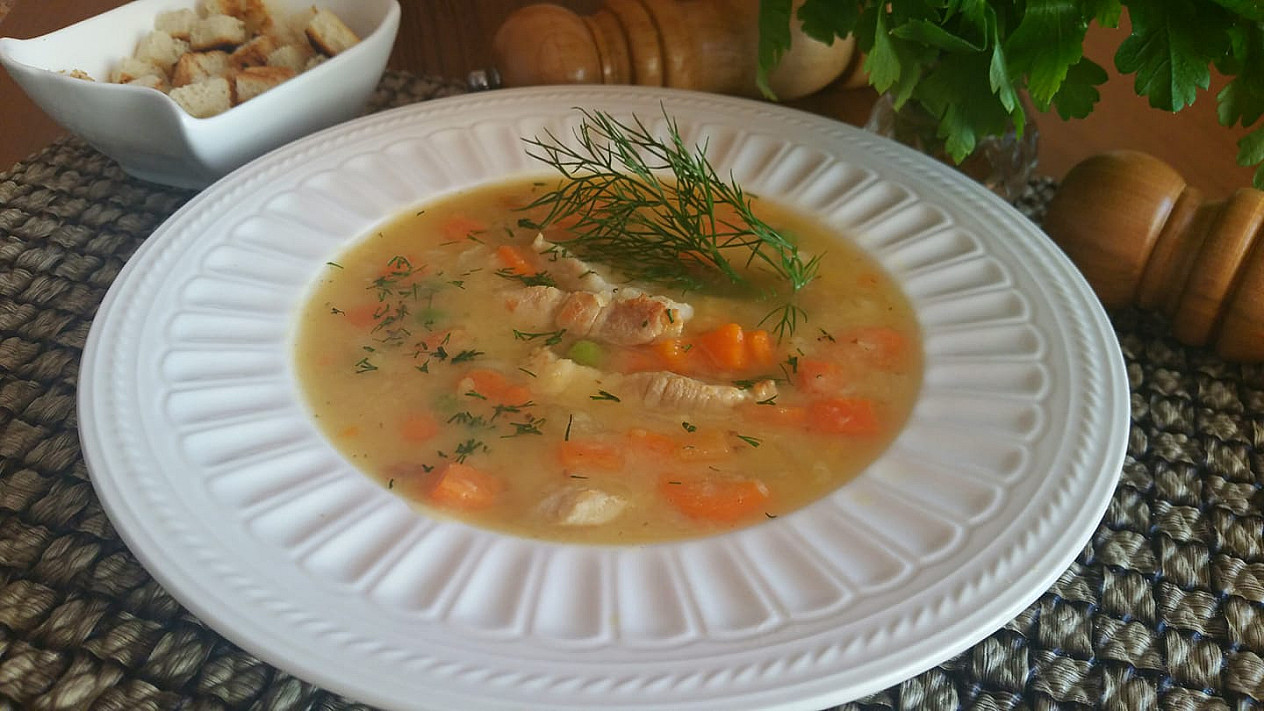 Самый вкусный густой гороховый суп с беконом
