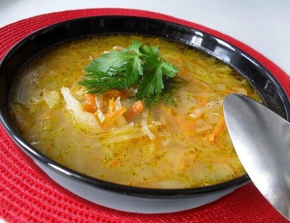 Tiršta raugintų kopūstų sriuba su jautiena ir bulvėmis