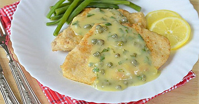 Vištiena Piccata - minkšta ir sultinga vištiena su rūgščiai sūriu padažu