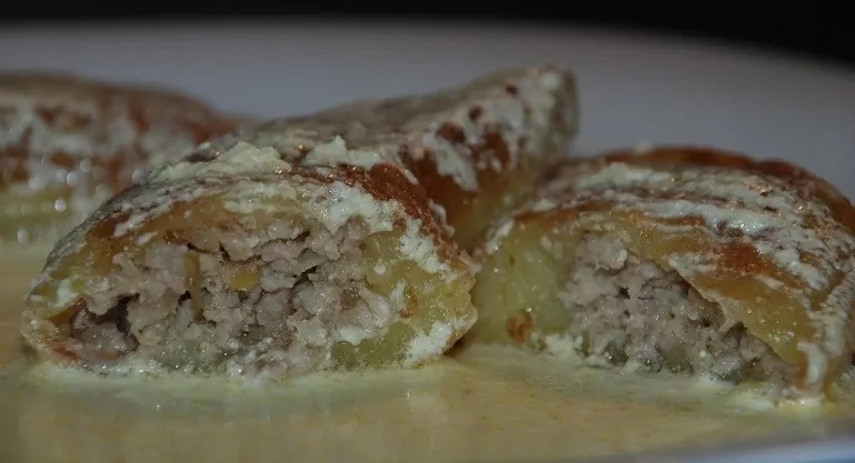 Bulviniai rageliai su mėsos įdaru