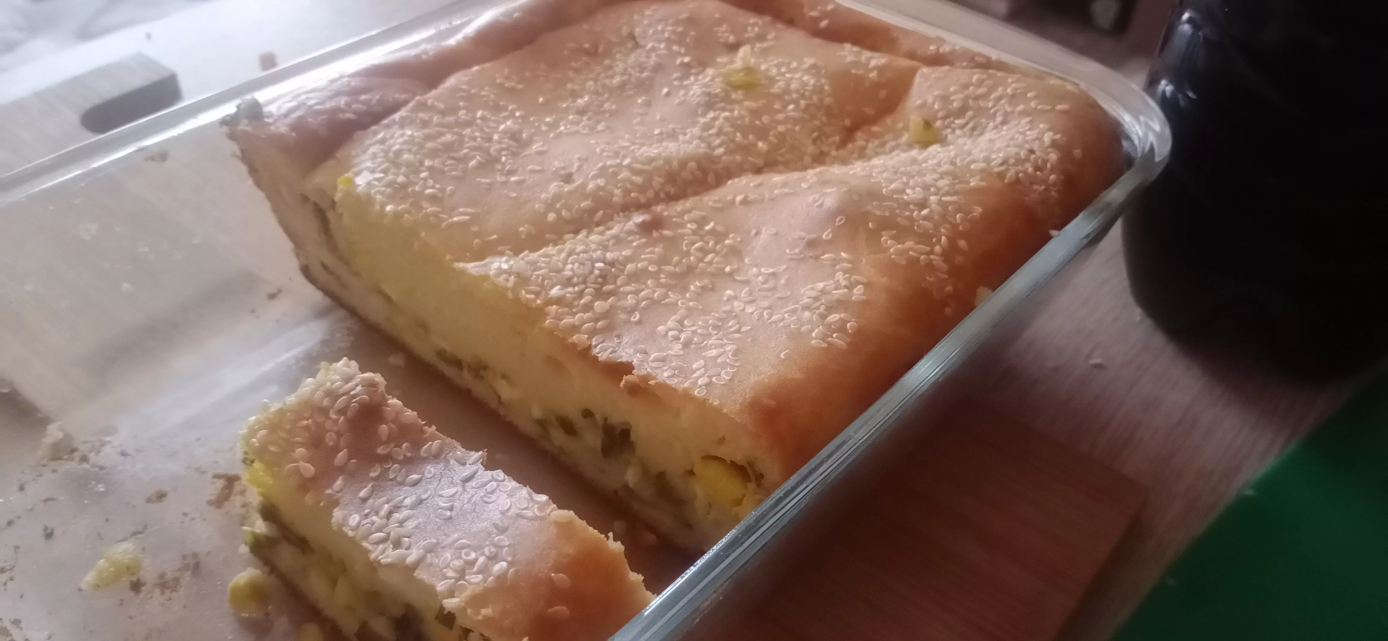 Заливной пирог с луком и яйцом на кефире в духовке