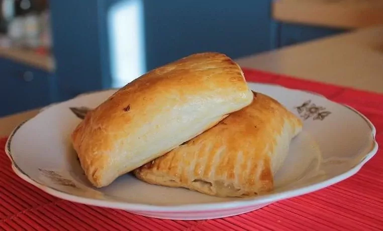 Greiti pyragėliai su mėsa arba beveik kibinai