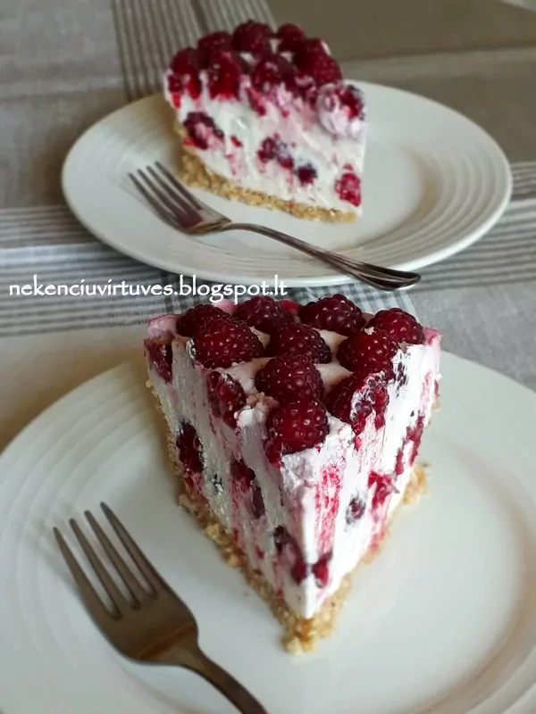 Nekeptas varškės ir baltojo šokolado tortas su avietėmis pagal Beatą