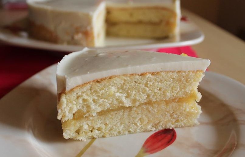 Tortas su obuoliais ir jogurtu