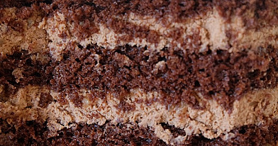 Šokoladinis tortas su lazdyno riešutų pertepimu