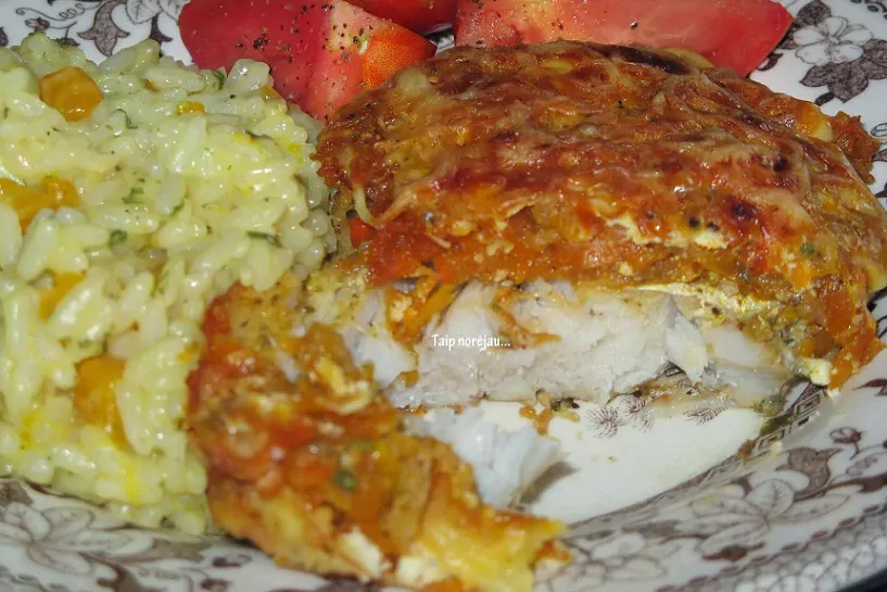 Daržovėmis užkepta menkė su daugiaryžiu