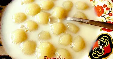 Bulvinių kukulių pieniška sriuba (arba kitaip kleckų sriubytė)
