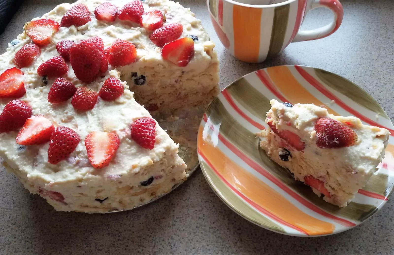 Nekeptas varškės ir sausainių tortas su kondensuotu pienu
