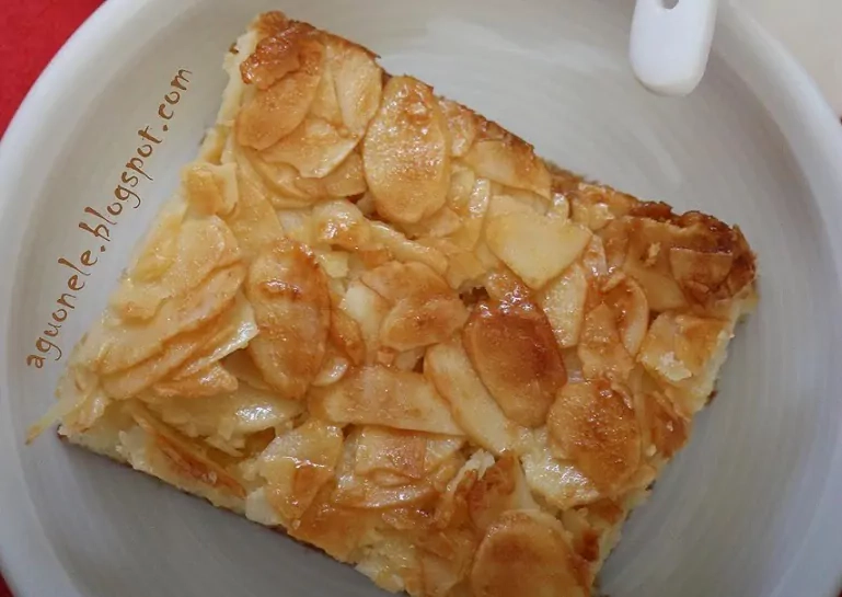 Grietinėlės pyragas su migdoline plutele - greitai pagaminamas