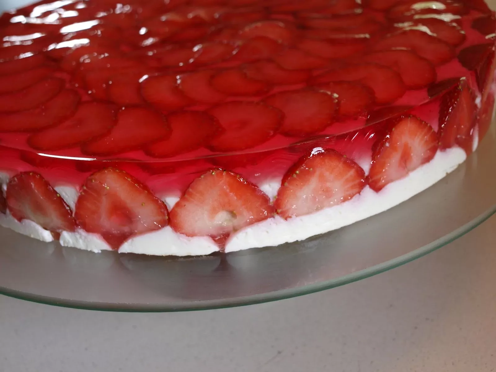 Jogurtinis maskarponės sūrio tortas su braškėmis