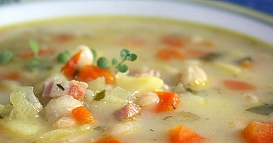 Tobula Beatos pupelių sriuba su šonine, bulvėmis ir grietinėle
