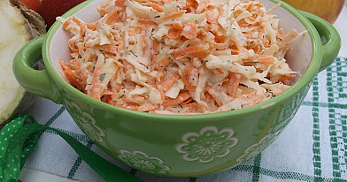 Obuolių ir morkų salotos su majonezu