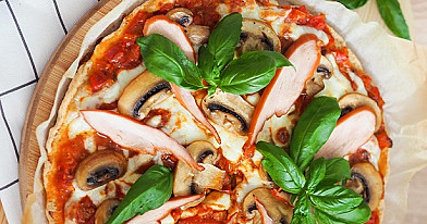 Pizza dietetyczna na owsianym spodzie z kurczakiem