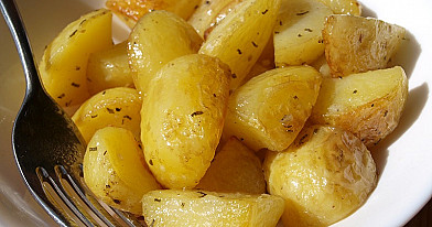 Traškios bulvės su rozmarinu