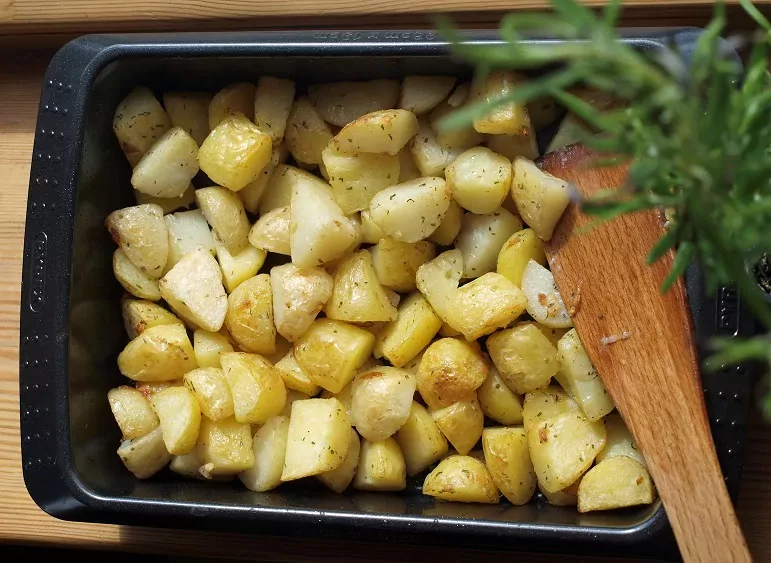 Traškios bulvės su rozmarinu
