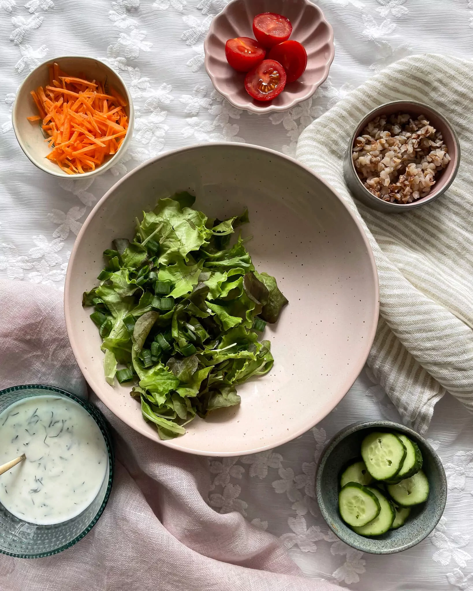 Grikių dubenėlis su lašiša