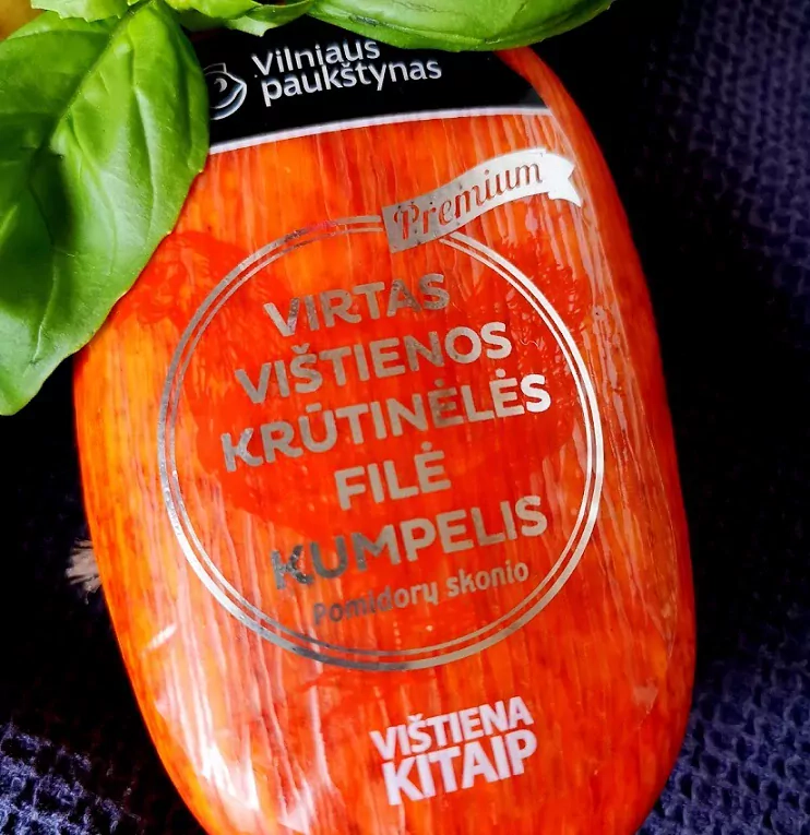 Kišas su pomidorų skonio virta vištienos krūtinėle ir bri sūriu