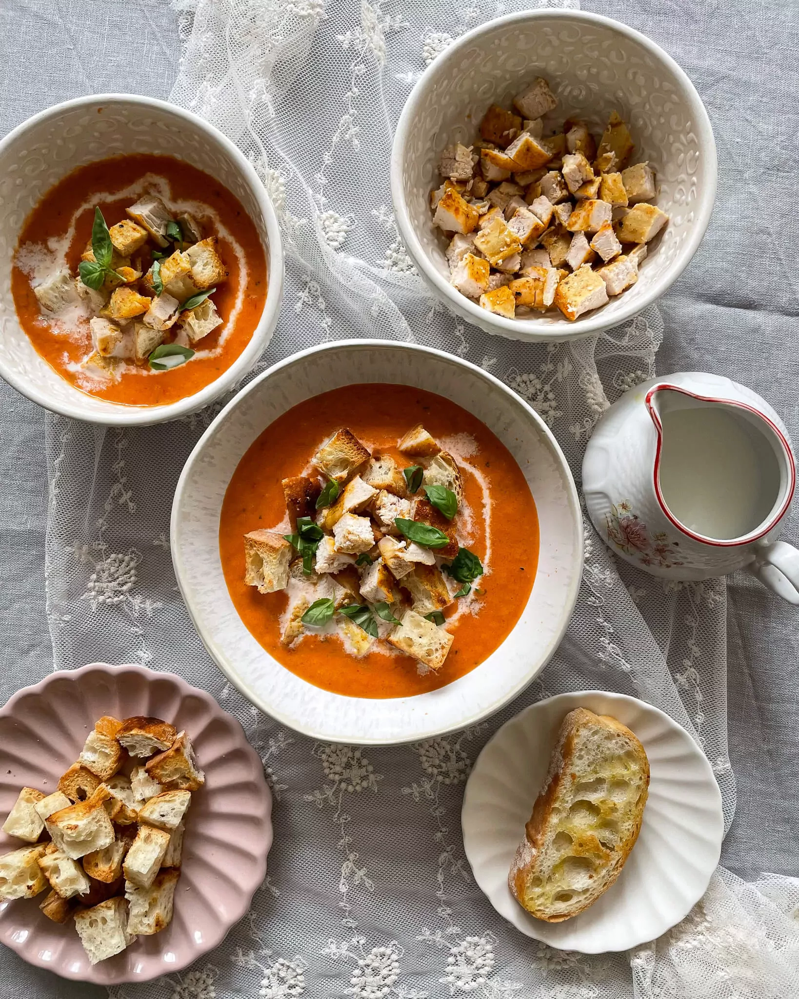 Trinta pomidorų sriuba su vištiena