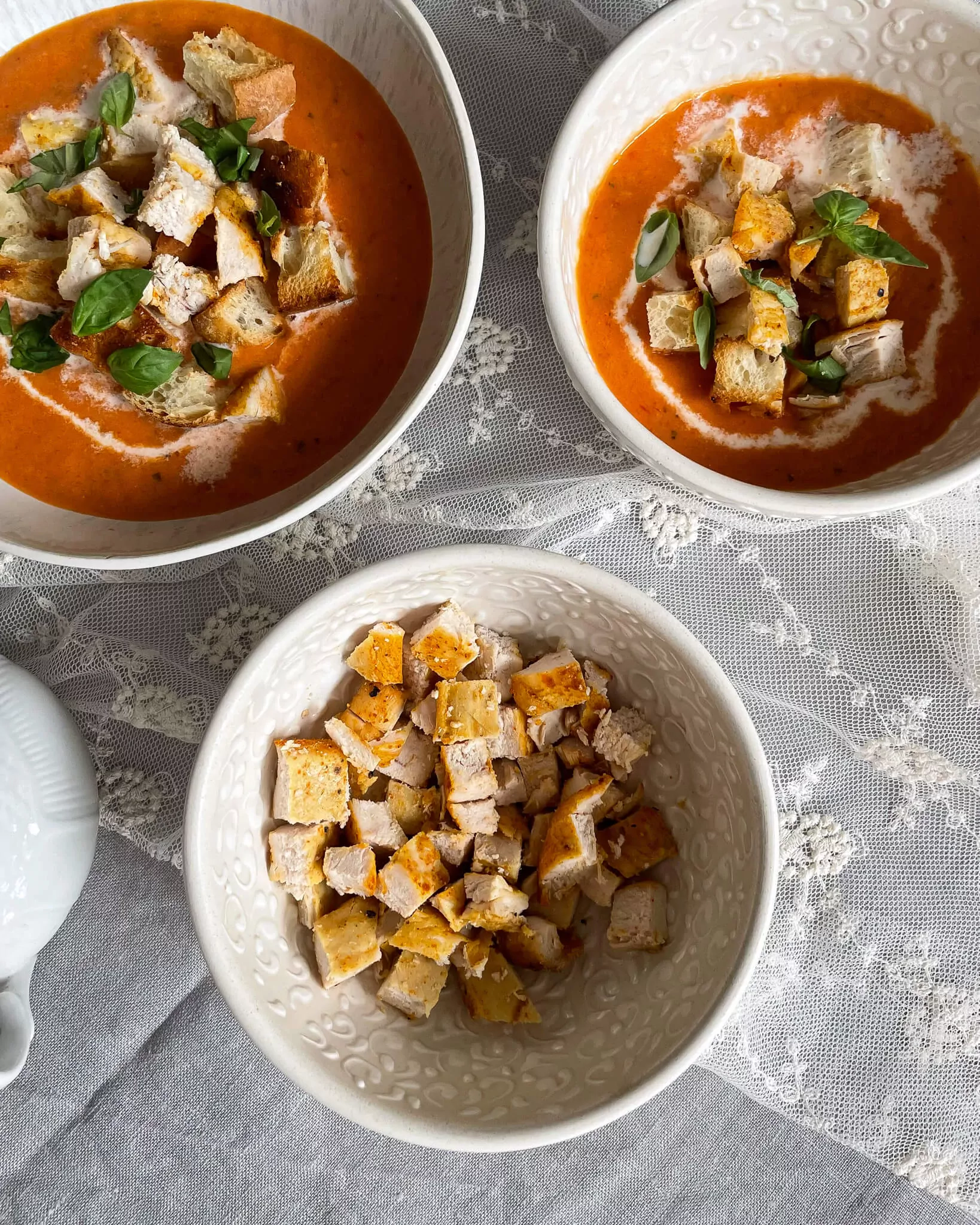 Trinta pomidorų sriuba su vištiena