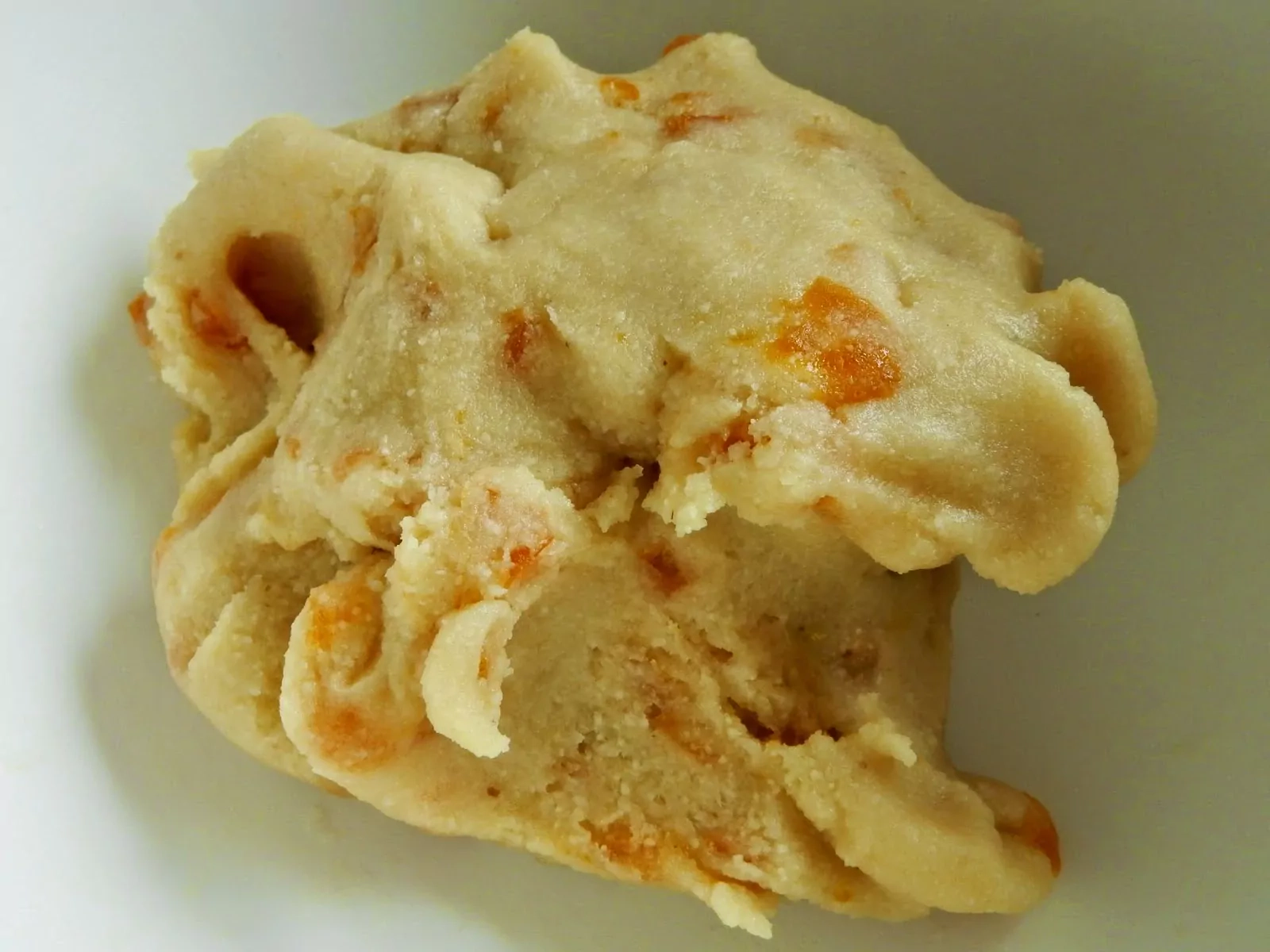 Mandeltaler mit getrockneten Aprikosen