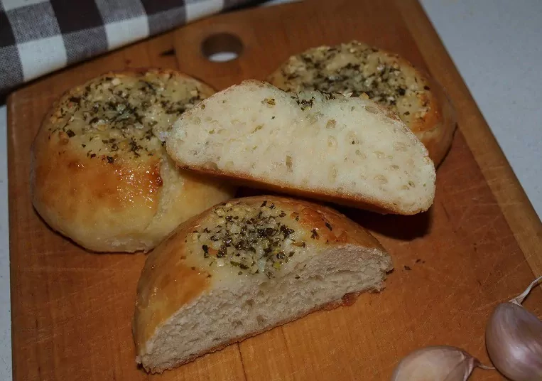 Mielinės bandelės su česnaku