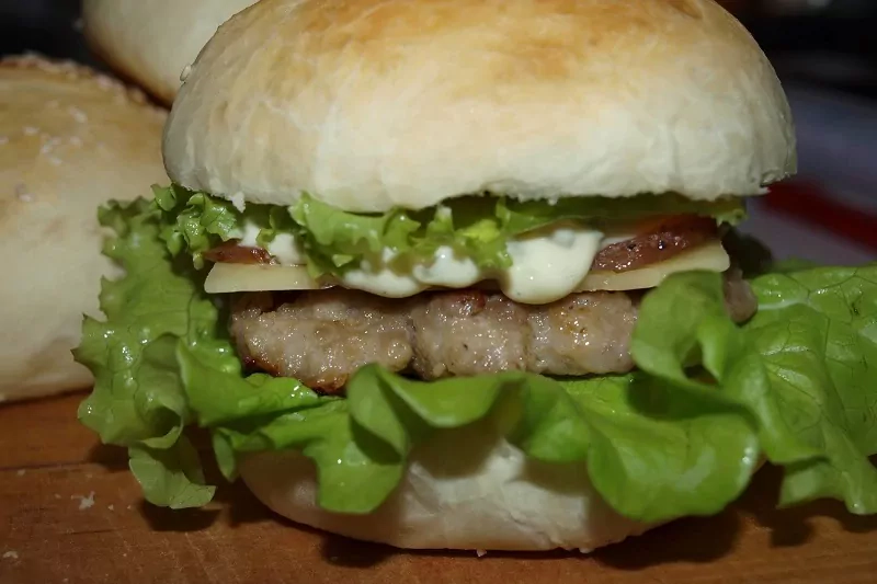 Naminiai mėsainiai su vištiena