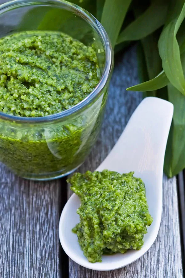 Bärlauchpesto mit Mandeln