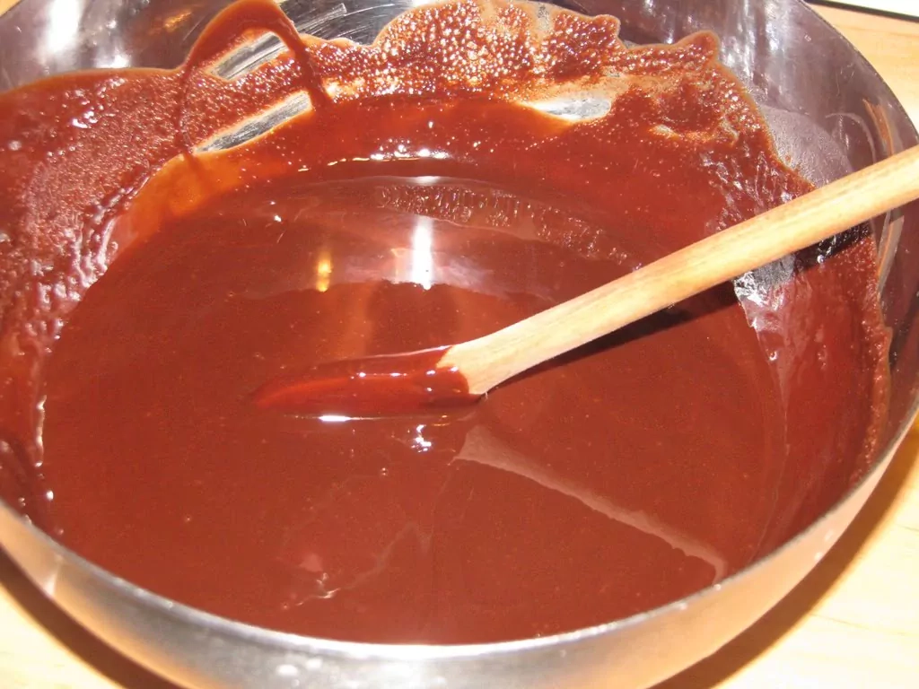 Vienkārša un garšīga šokolādes kūka