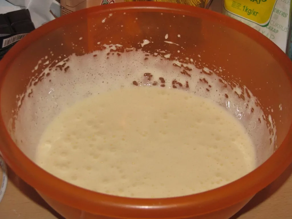 Vienkārša un garšīga šokolādes kūka