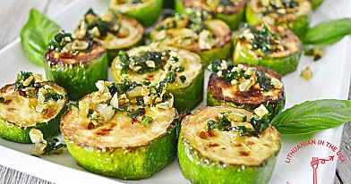 Garlic and Parsley Zucchini