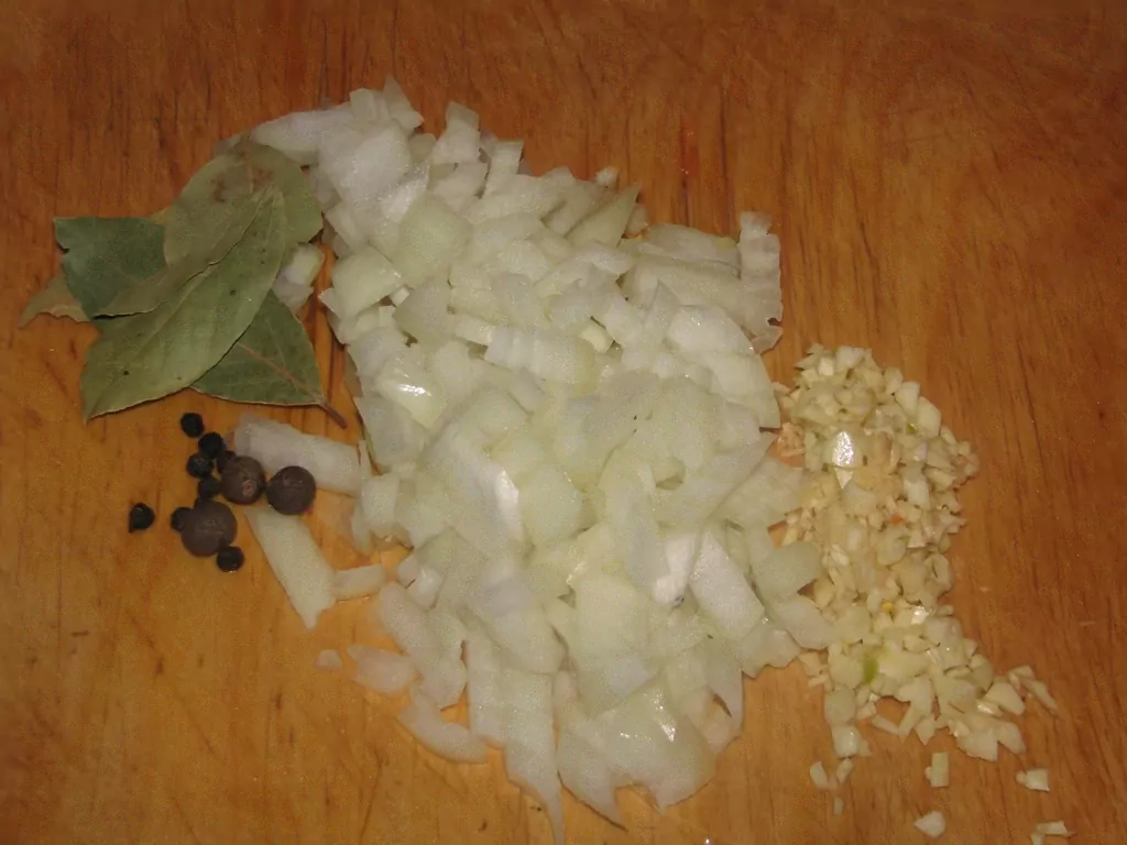 Frikadeļu zupa ar kartupeļiem un burkāniem